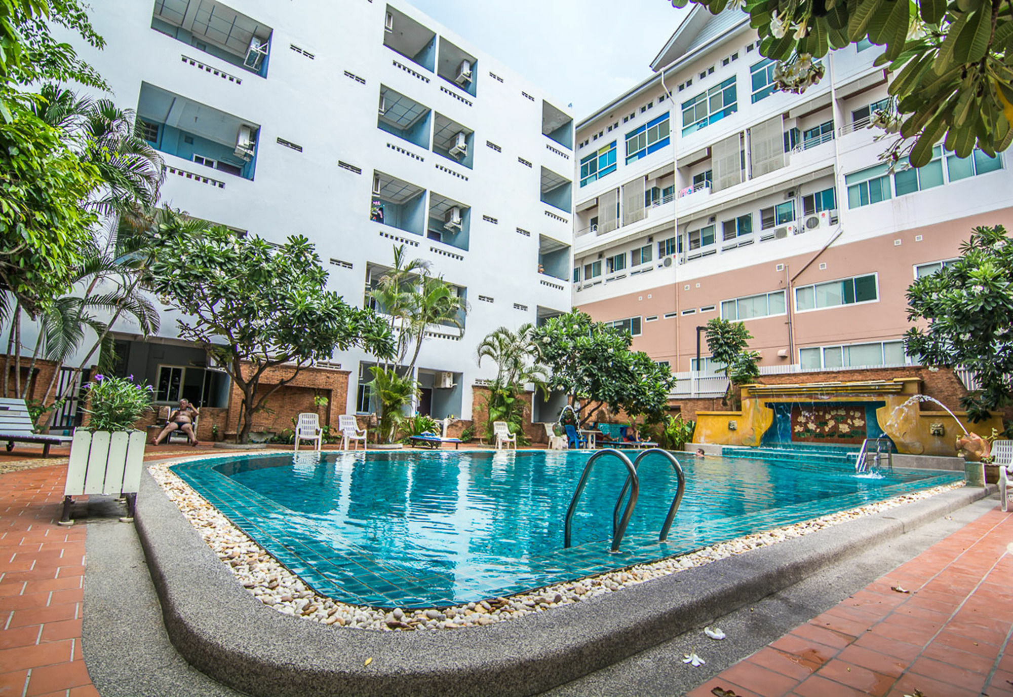 Sutus Court 5 Otel Pattaya Dış mekan fotoğraf